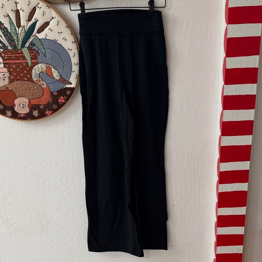 OQQ Medium Black Flare Wide Leg Pull On Athletic Casual Pants NEW - Picture 1 of 4